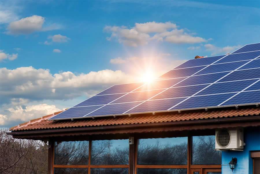 Bons motivos para investir em energia fotovoltaica no condomínio